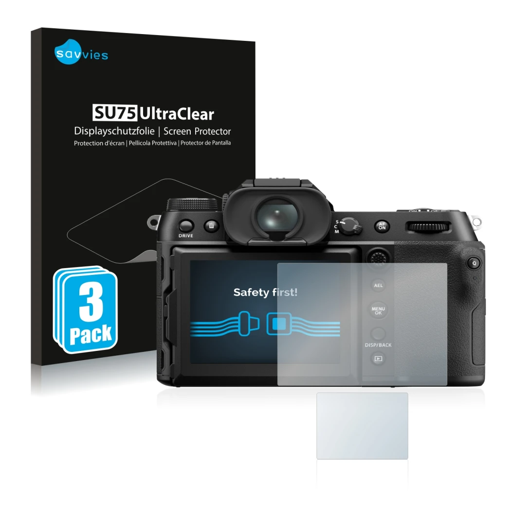 Vorderseite einer Produktverpackung mit dem Markenlogo Savvies. Daneben ist das Gerät Fujifilm GFX50S II mit dem zugehörigen D