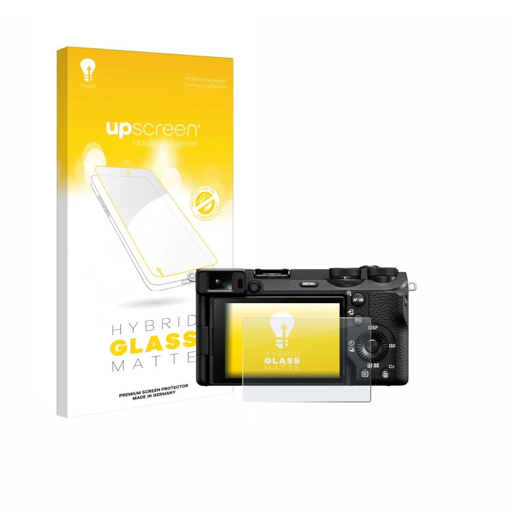 Vorderseite einer Produktverpackung mit dem Markenlogo upscreen. Daneben ist das Gerät Sony Alpha 6700 mit dem zugehörigen Dis