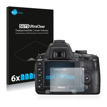 Vorderseite einer Produktverpackung mit dem Markenlogo Savvies. Daneben ist das Gerät Nikon D5000 mit dem zugehörigen Displays