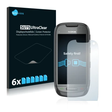 Vorderseite einer Produktverpackung mit dem Markenlogo Savvies. Daneben ist das Gerät Nokia C7-00 mit dem zugehörigen Displays