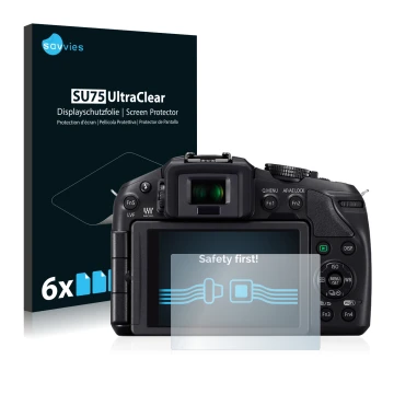 Vorderseite einer Produktverpackung mit dem Markenlogo Savvies. Daneben ist das Gerät Panasonic Lumix DMC-G6 mit dem zugehörig