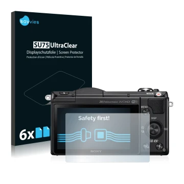 Vorderseite einer Produktverpackung mit dem Markenlogo Savvies. Daneben ist das Gerät Sony Alpha 5000 (DSLR-A5000) mit dem zug