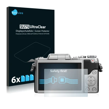 Vorderseite einer Produktverpackung mit dem Markenlogo Savvies. Daneben ist das Gerät Panasonic Lumix DMC-GF7 mit dem zugehöri