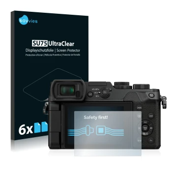 Vorderseite einer Produktverpackung mit dem Markenlogo Savvies. Daneben ist das Gerät Panasonic Lumix DMC-GX8 mit dem zugehöri