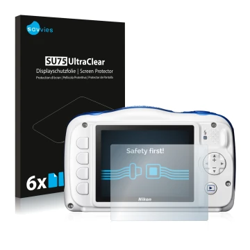 Vorderseite einer Produktverpackung mit dem Markenlogo Savvies. Daneben ist das Gerät Nikon Coolpix W100 mit dem zugehörigen D