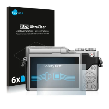 Vorderseite einer Produktverpackung mit dem Markenlogo Savvies. Daneben ist das Gerät Panasonic Lumix DC-GX800 mit dem zugehör