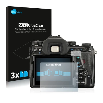 Vorderseite einer Produktverpackung mit dem Markenlogo Savvies. Daneben ist das Gerät Pentax K-1 Mark II mit dem zugehörigen D