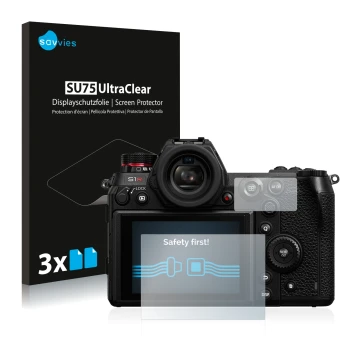 Vorderseite einer Produktverpackung mit dem Markenlogo Savvies. Daneben ist das Gerät Panasonic Lumix DC-S1R mit dem zugehörig