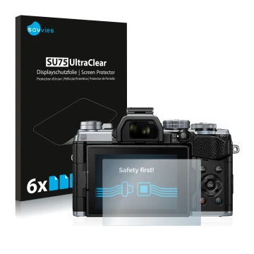 Vorderseite einer Produktverpackung mit dem Markenlogo Savvies. Daneben ist das Gerät Olympus OM-D E-M5 Mark III mit dem zugeh
