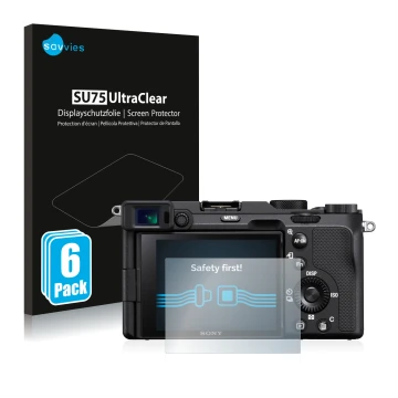 Vorderseite einer Produktverpackung mit dem Markenlogo Savvies. Daneben ist das Gerät Sony A7C mit dem zugehörigen Displayschu