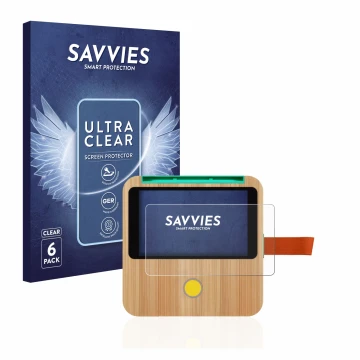 Vorderseite einer Produktverpackung mit dem Markenlogo Savvies. Daneben ist das Gerät tigerbox Touch mit dem zugehörigen Displ