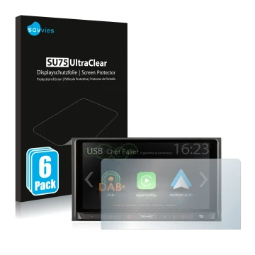 Vorderseite einer Produktverpackung mit dem Markenlogo Savvies. Daneben ist das Gerät Zenec Z-N528 mit dem zugehörigen Display