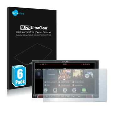 Vorderseite einer Produktverpackung mit dem Markenlogo Savvies. Daneben ist das Gerät Alpine iLX-702D mit dem zugehörigen Disp