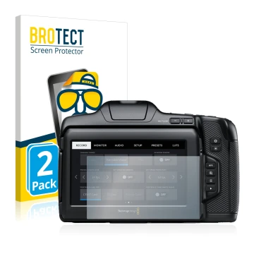 Vorderseite einer Produktverpackung mit dem Markenlogo BROTECT. Daneben ist das Gerät Blackmagic Pocket Cinema Camera 6K Pro m