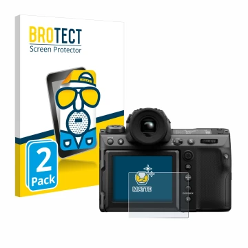 Vorderseite einer Produktverpackung mit dem Markenlogo BROTECT. Daneben ist das Gerät Fujifilm GFX100 II mit dem zugehörigen D