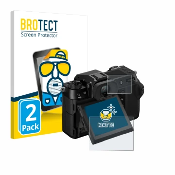 Vorderseite einer Produktverpackung mit dem Markenlogo BROTECT. Daneben ist das Gerät Fujifilm GFX100S II (Display + Schulterd