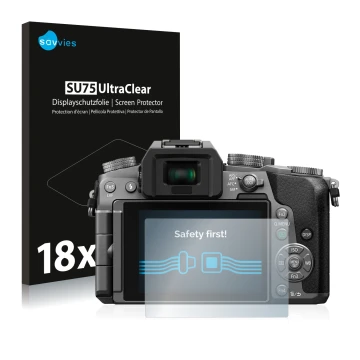 Vorderseite einer Produktverpackung mit dem Markenlogo Savvies. Daneben ist das Gerät Panasonic Lumix DMC-G70 mit dem zugehöri