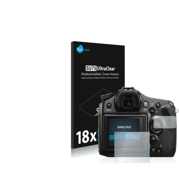 Vorderseite einer Produktverpackung mit dem Markenlogo Savvies. Daneben ist das Gerät Sony Alpha 68 mit dem zugehörigen Displa