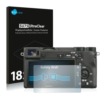 Vorderseite einer Produktverpackung mit dem Markenlogo Savvies. Daneben ist das Gerät Sony Alpha 6500 mit dem zugehörigen Disp