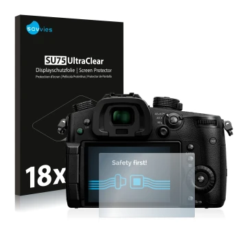 Vorderseite einer Produktverpackung mit dem Markenlogo Savvies. Daneben ist das Gerät Panasonic Lumix DC-GH5 mit dem zugehörig