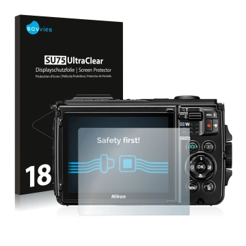 Vorderseite einer Produktverpackung mit dem Markenlogo Savvies. Daneben ist das Gerät Nikon Coolpix W300 mit dem zugehörigen D