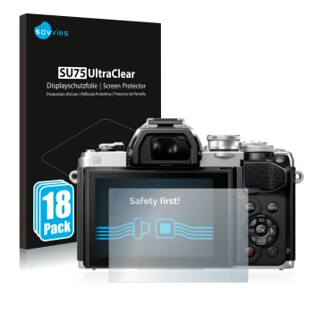 Vorderseite einer Produktverpackung mit dem Markenlogo Savvies. Daneben ist das Gerät Olympus OM-D E-M10 Mark III mit dem zuge