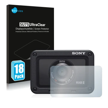 Vorderseite einer Produktverpackung mit dem Markenlogo Savvies. Daneben ist das Gerät Sony DSC-RX0M2 (RX0 II) (Linse) mit dem 