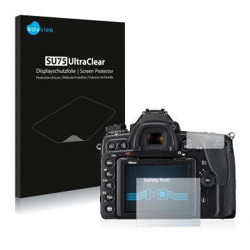 Vorderseite einer Produktverpackung mit dem Markenlogo Savvies. Daneben ist das Gerät Nikon D780 mit dem zugehörigen Displaysc