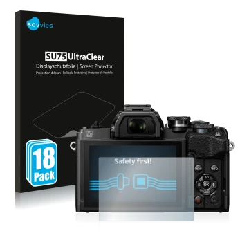 Vorderseite einer Produktverpackung mit dem Markenlogo Savvies. Daneben ist das Gerät Olympus OM-D E-M10 Mark IV mit dem zugeh