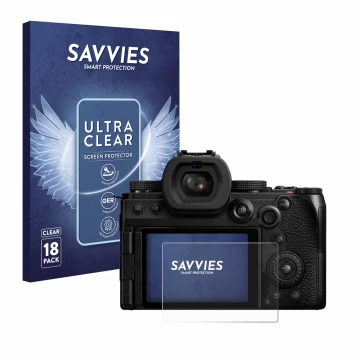 Vorderseite einer Produktverpackung mit dem Markenlogo Savvies. Daneben ist das Gerät Panasonic Lumix DC-S5M2X mit dem zugehör