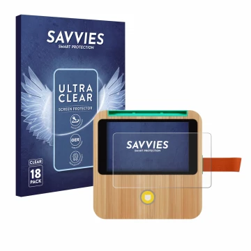 Vorderseite einer Produktverpackung mit dem Markenlogo Savvies. Daneben ist das Gerät tigerbox Touch Plus mit dem zugehörigen 