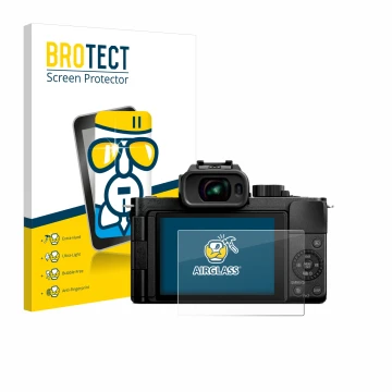 Vorderseite einer Produktverpackung mit dem Markenlogo BROTECT. Daneben ist das Gerät Panasonic Lumix DC-G100D mit dem zugehör