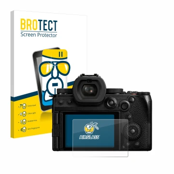 Vorderseite einer Produktverpackung mit dem Markenlogo BROTECT. Daneben ist das Gerät Panasonic Lumix DC-S5II mit dem zugehöri