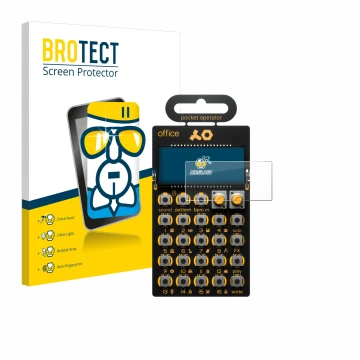 Vorderseite einer Produktverpackung mit dem Markenlogo BROTECT. Daneben ist das Gerät Teenage Engineering PO-24 office mit dem