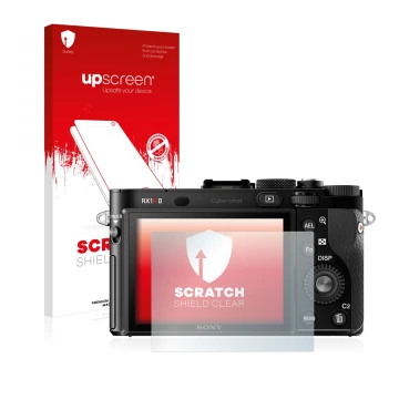 Vorderseite einer Produktverpackung mit dem Markenlogo upscreen. Daneben ist das Gerät Sony Cyber-Shot DSC-RX1R II mit dem zug