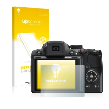 Vorderseite einer Produktverpackung mit dem Markenlogo upscreen. Daneben ist das Gerät Nikon Coolpix P500 mit dem zugehörigen 