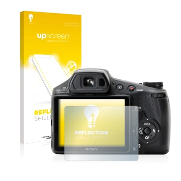 Vorderseite einer Produktverpackung mit dem Markenlogo upscreen. Daneben ist das Gerät Sony Cyber-Shot DSC-HX200V mit dem zuge