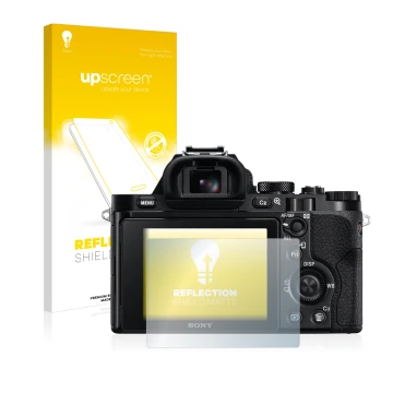 Vorderseite einer Produktverpackung mit dem Markenlogo upscreen. Daneben ist das Gerät Sony Alpha 7 (ILCE-7) mit dem zugehörig