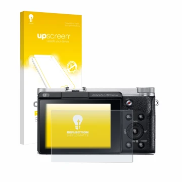 Vorderseite einer Produktverpackung mit dem Markenlogo upscreen. Daneben ist das Gerät Samsung NX300M mit dem zugehörigen Disp