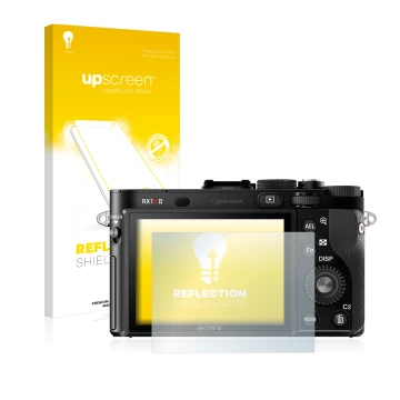 Vorderseite einer Produktverpackung mit dem Markenlogo upscreen. Daneben ist das Gerät Sony Cyber-Shot DSC-RX1R II mit dem zug