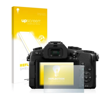Vorderseite einer Produktverpackung mit dem Markenlogo upscreen. Daneben ist das Gerät Panasonic Lumix DMC-G81 mit dem zugehör