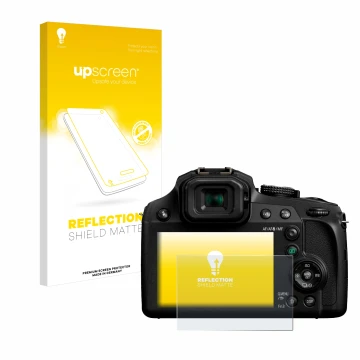 Vorderseite einer Produktverpackung mit dem Markenlogo upscreen. Daneben ist das Gerät Panasonic Lumix DC-FZ82 mit dem zugehör