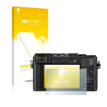 Vorderseite einer Produktverpackung mit dem Markenlogo upscreen. Daneben ist das Gerät Panasonic Lumix DC-LX100 II mit dem zug