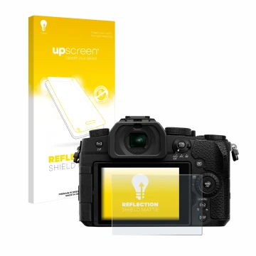 Vorderseite einer Produktverpackung mit dem Markenlogo upscreen. Daneben ist das Gerät Panasonic Lumix DC-G91 mit dem zugehöri