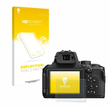 Vorderseite einer Produktverpackung mit dem Markenlogo upscreen. Daneben ist das Gerät Nikon Coolpix P950 mit dem zugehörigen 