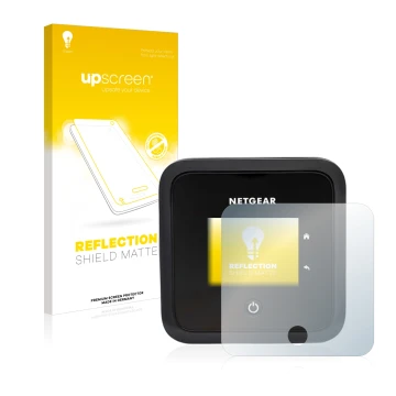 Vorderseite einer Produktverpackung mit dem Markenlogo upscreen. Daneben ist das Gerät Netgear Nighthawk M5 mit dem zugehörige