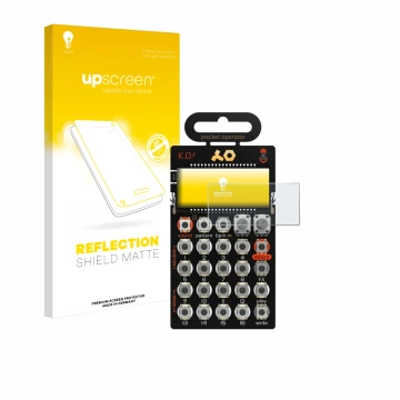 Vorderseite einer Produktverpackung mit dem Markenlogo upscreen. Daneben ist das Gerät Teenage Engineering PO-33 K.O! mit dem 