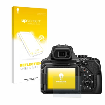Vorderseite einer Produktverpackung mit dem Markenlogo upscreen. Daneben ist das Gerät Nikon Coolpix P1100 mit dem zugehörigen
