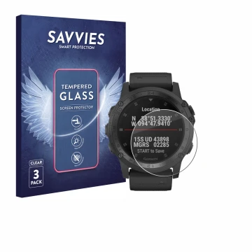 Vorderseite einer Produktverpackung mit dem Markenlogo Savvies. Daneben ist das Gerät Garmin Tactix Charlie mit dem zugehörige