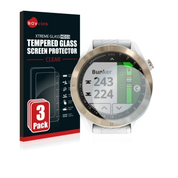 Vorderseite einer Produktverpackung mit dem Markenlogo Savvies. Daneben ist das Gerät Garmin Approach S40 mit dem zugehörigen 